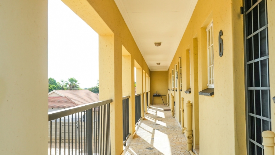 8 Bedroom Property for Sale in Flamwood North West